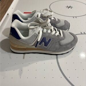 New Balance women’s ' Gray and Blue Sneakers